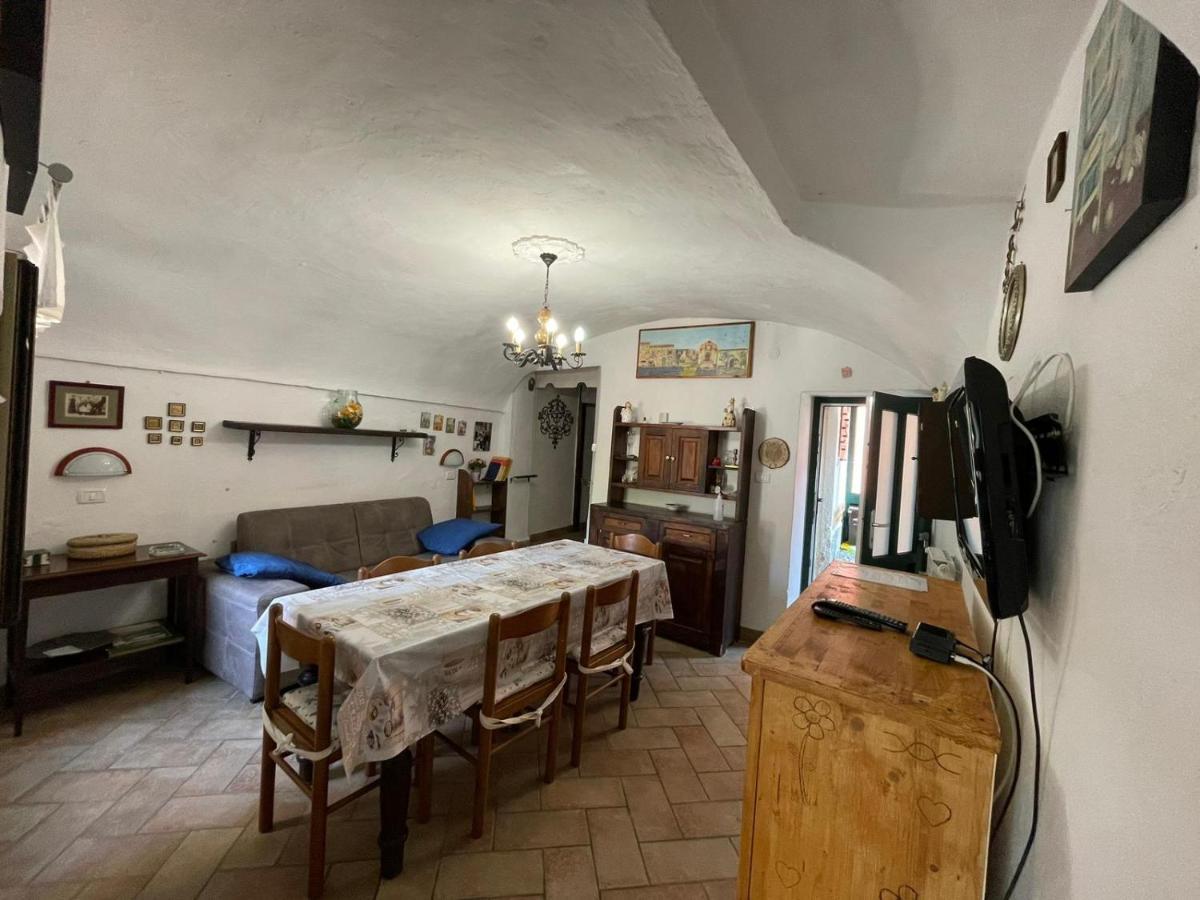 Casa Vacanza Pegrini Nel Centro Storico Di 가비체 외부 사진